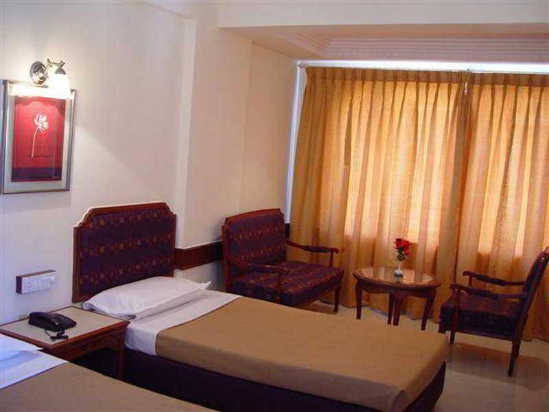 Hotel Maurya Бангалор Экстерьер фото