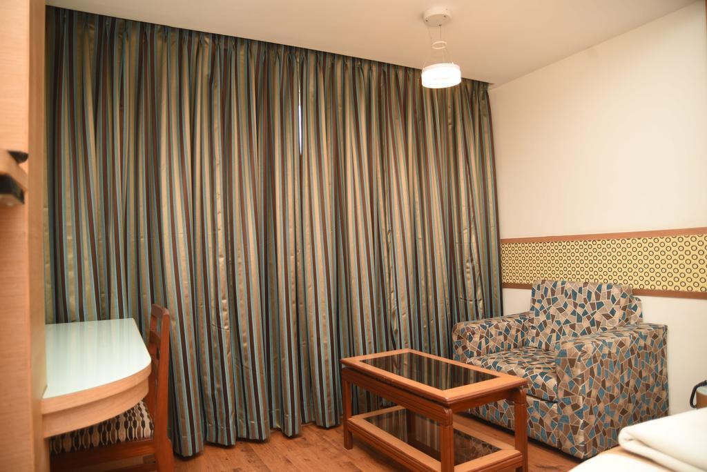 Hotel Maurya Бангалор Экстерьер фото