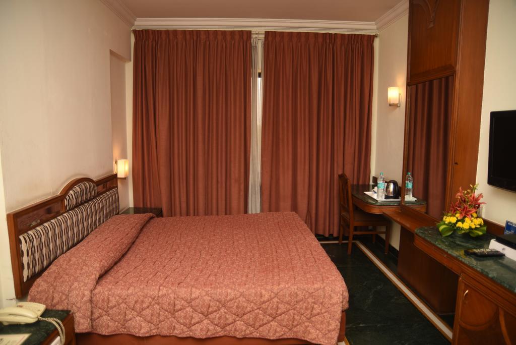 Hotel Maurya Бангалор Экстерьер фото