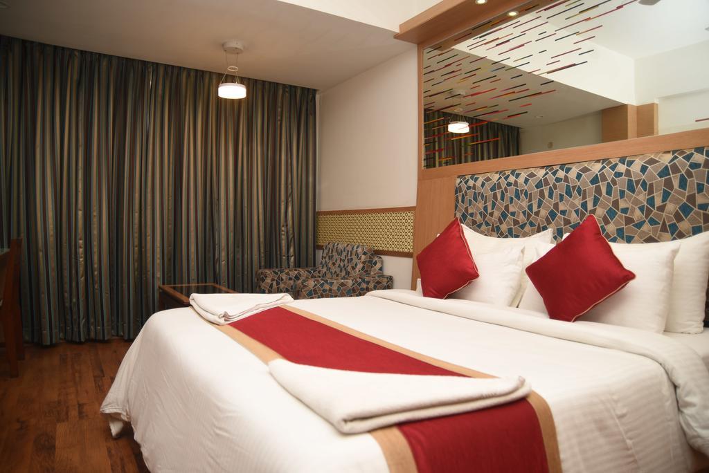 Hotel Maurya Бангалор Экстерьер фото