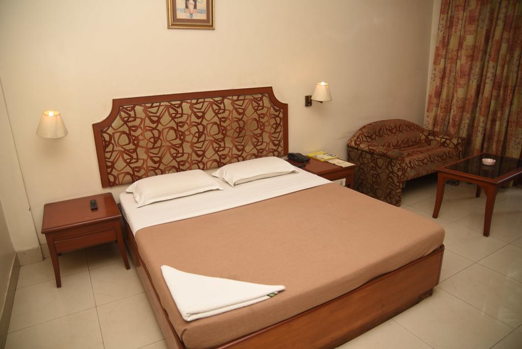Hotel Maurya Бангалор Экстерьер фото