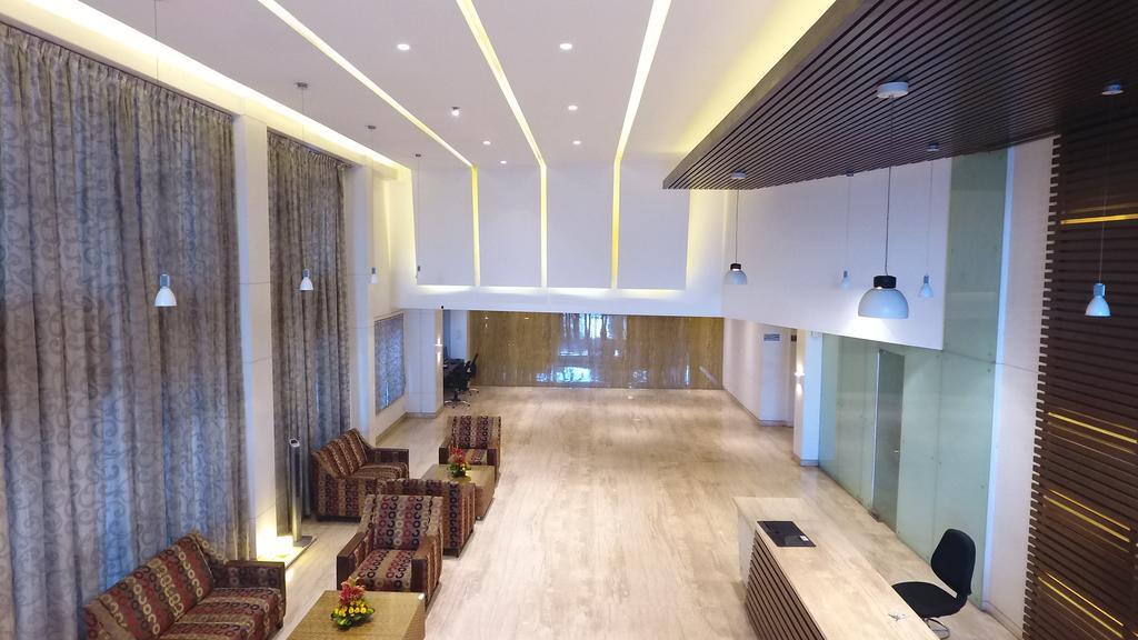 Hotel Maurya Бангалор Экстерьер фото