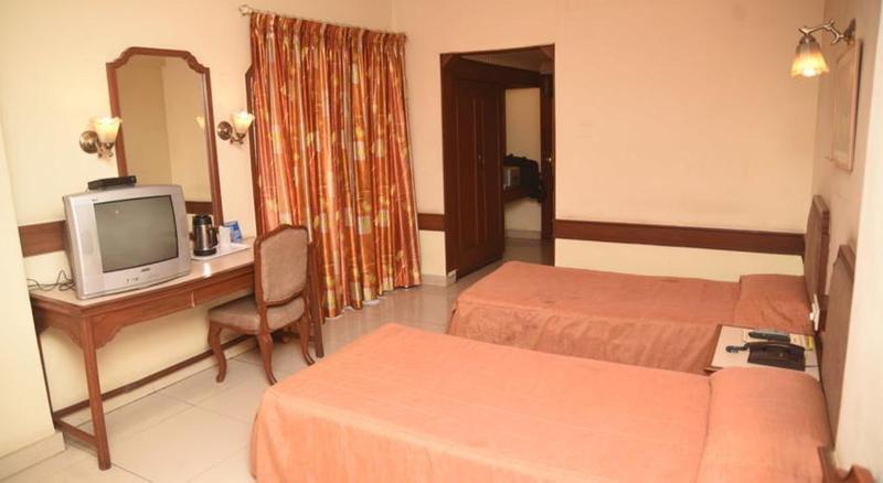 Hotel Maurya Бангалор Экстерьер фото
