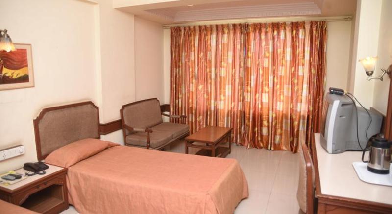 Hotel Maurya Бангалор Экстерьер фото