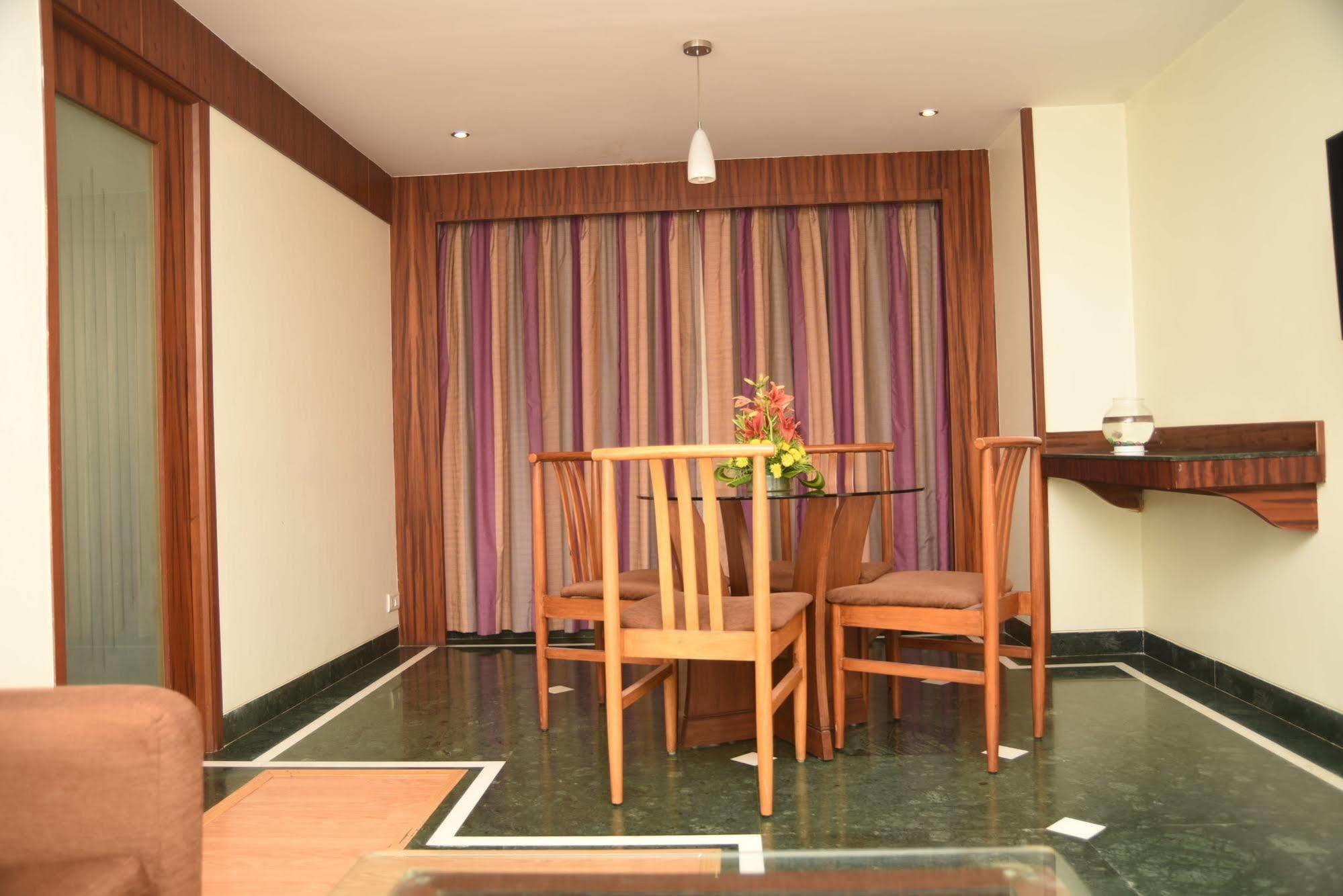 Hotel Maurya Бангалор Экстерьер фото