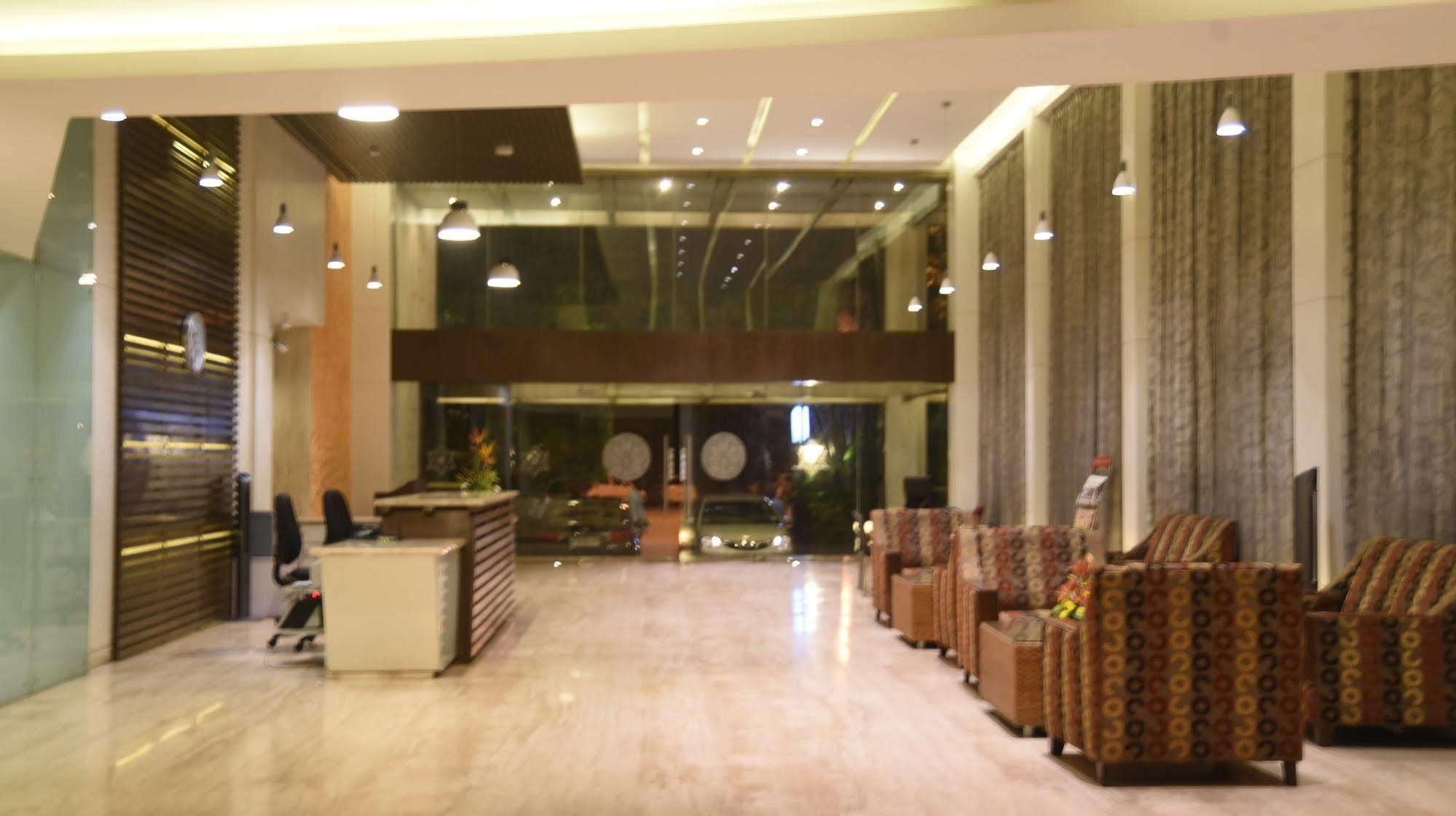 Hotel Maurya Бангалор Экстерьер фото