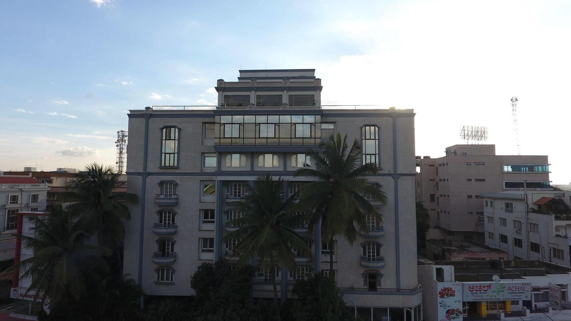 Hotel Maurya Бангалор Экстерьер фото
